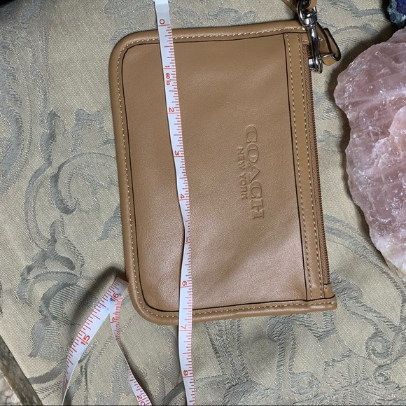 NWOT Coach Tan Leather Wristlet w/ Embossed Logo - Picture 8 of 9